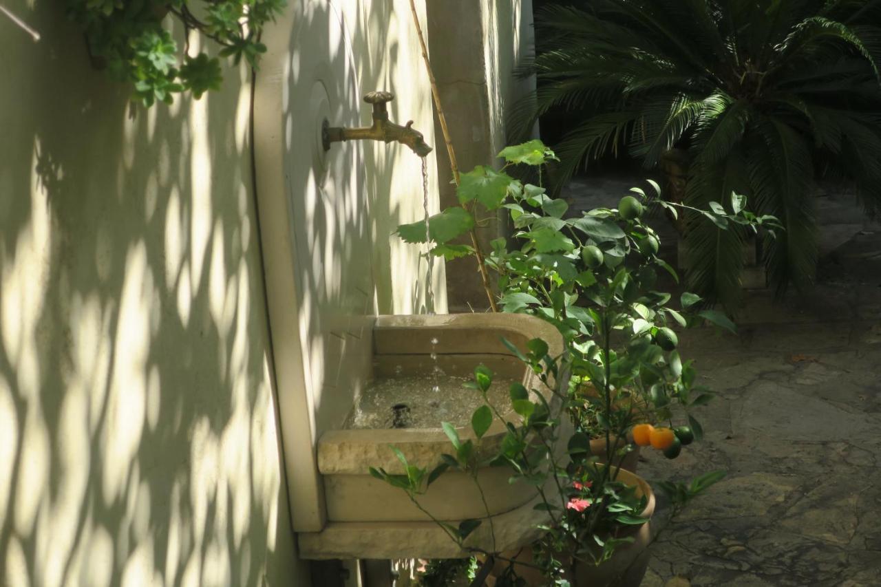 Bed and Breakfast Tombe La Nefle Aviñón Exterior foto
